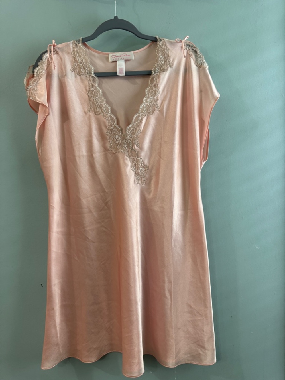 Oscar de la Renta Peach Satin Nightgown with Lace Trim